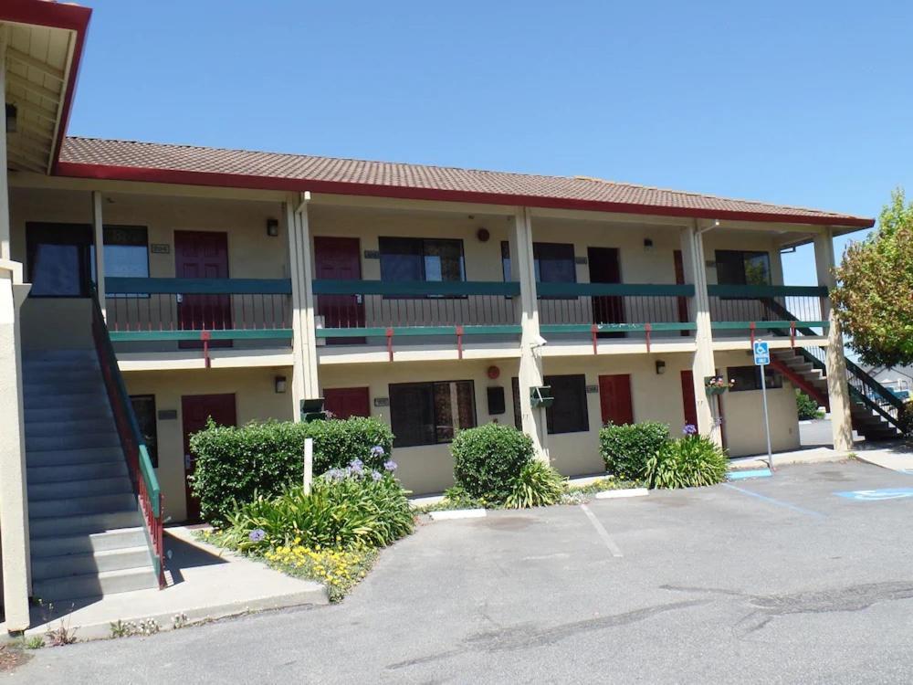 Coastal Valley Inn Castroville Extérieur photo