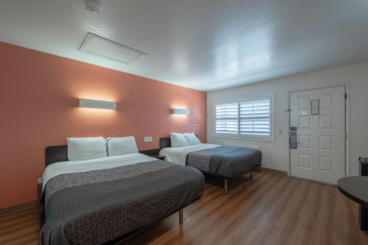 Coastal Valley Inn Castroville Extérieur photo