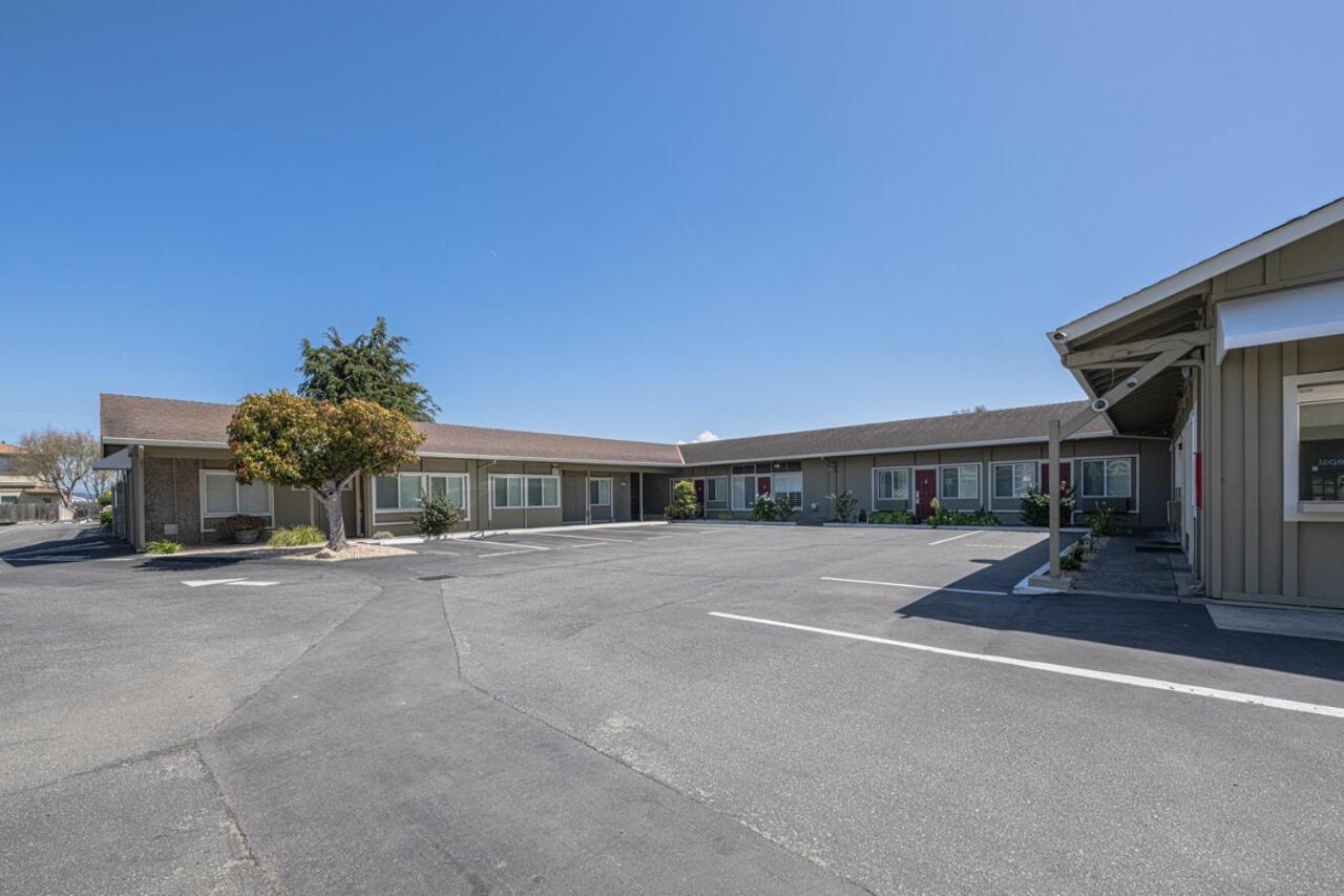 Coastal Valley Inn Castroville Extérieur photo